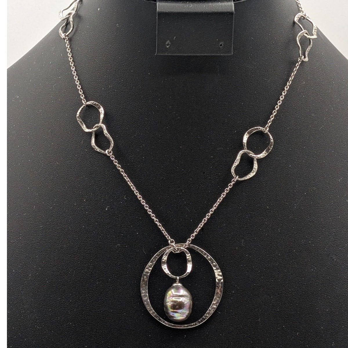 Stunning 925 Sterling Silver Hammered Circle Faux Pearl Pendant Necklace 16.83g