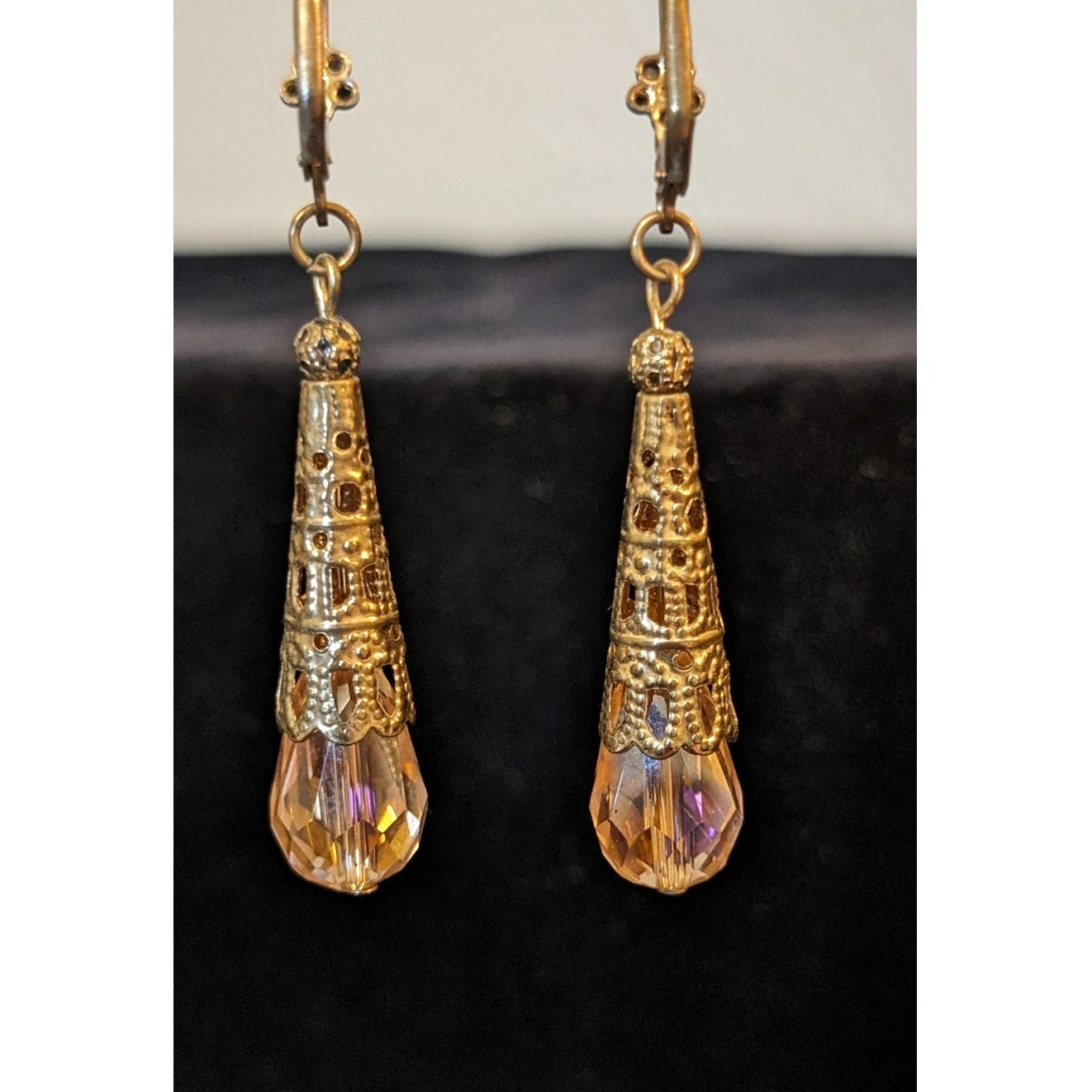 Vtg Peach/Pink Crystal Gold Tone Filigree Teardrop Dangle Lever Back Earrings