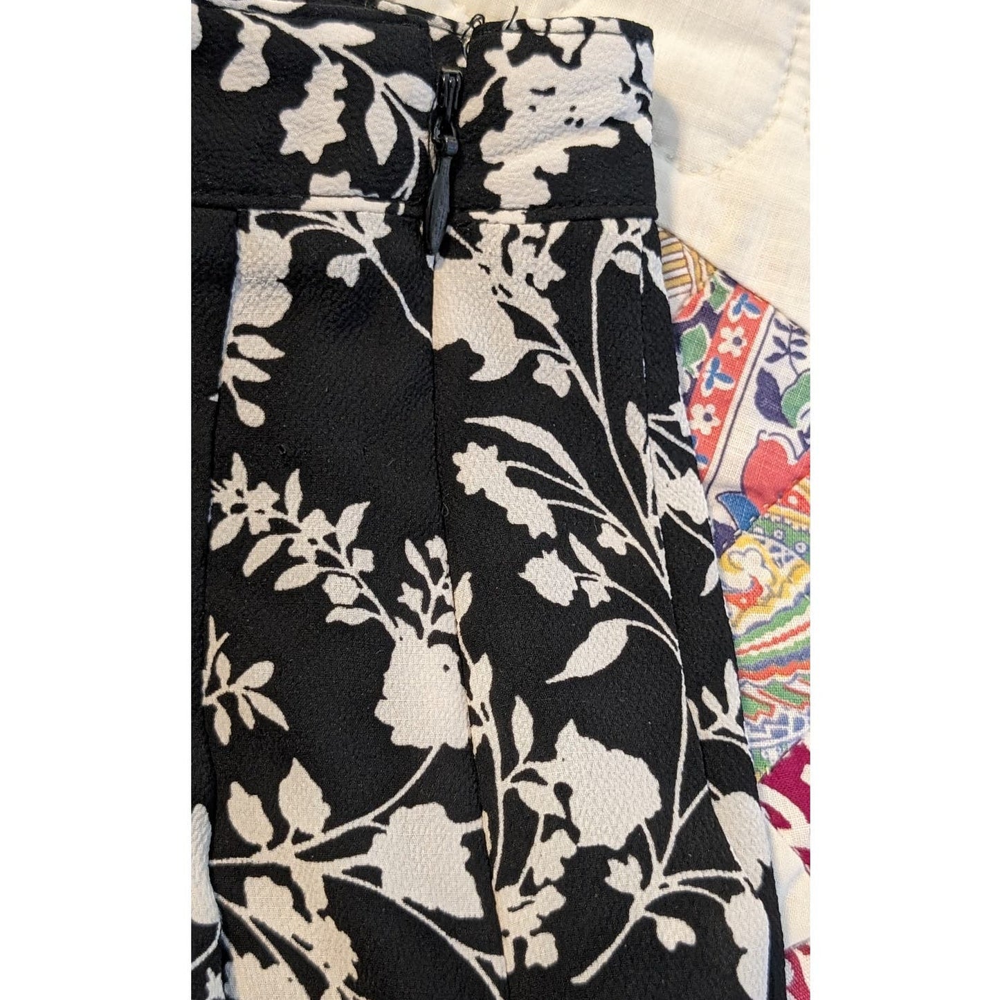 Talbots Fully Lined Black Floral A-Line Swing Skirt Womens Sz S (4) 34" Waist