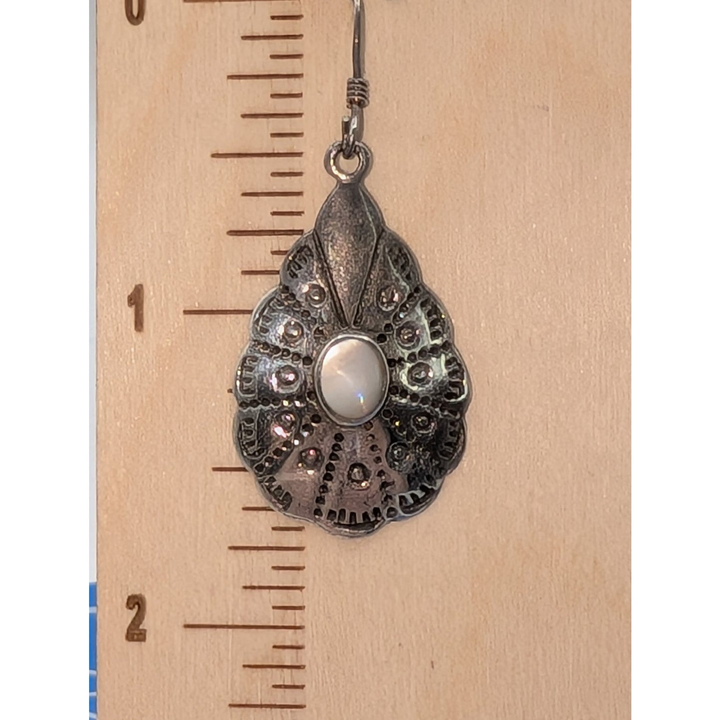 Vtg 925 Sterling Mother of Pearl Teardrop Etched Scalloped Edge Dangle Earrings
