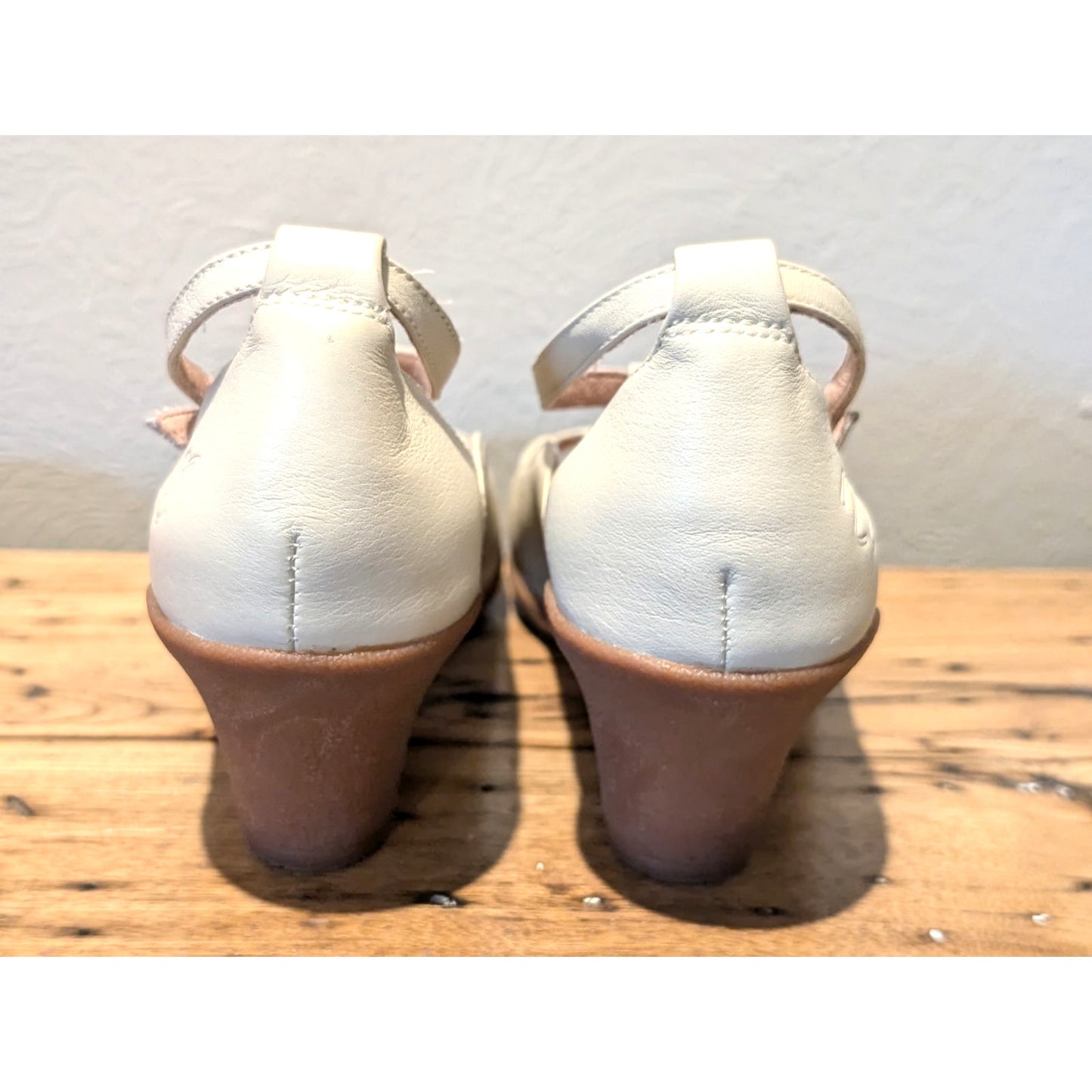 Miz Mooz Giovanna Cream Pebbled Peep Toe Leather Dress Pump Shoe Womens Sz 8
