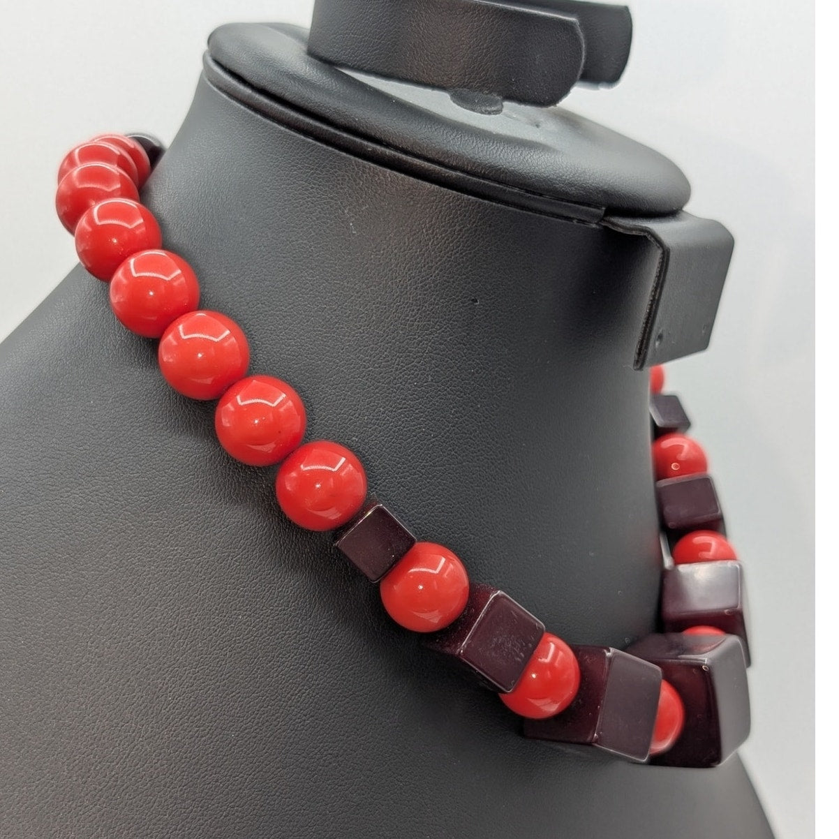 Vtg Bold Lucite Vintage Costume Pop Art Burgundy & Red Bead Choker 17" Necklace