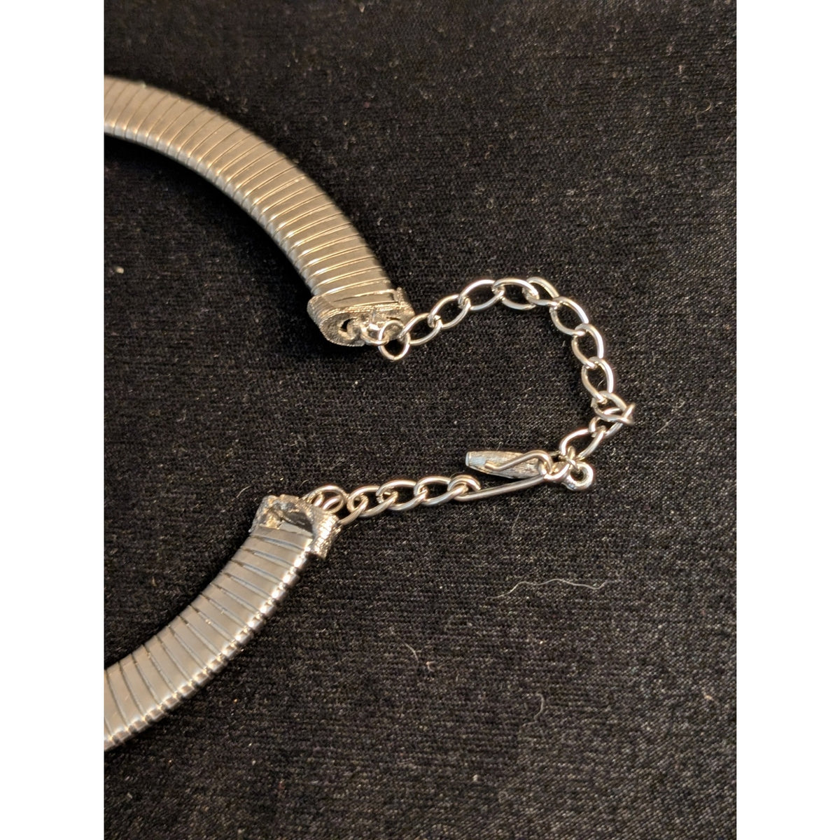 Vintage 60s Silver Tone Stretchy Omega W/ Hook Clasp 16"-22" Necklace