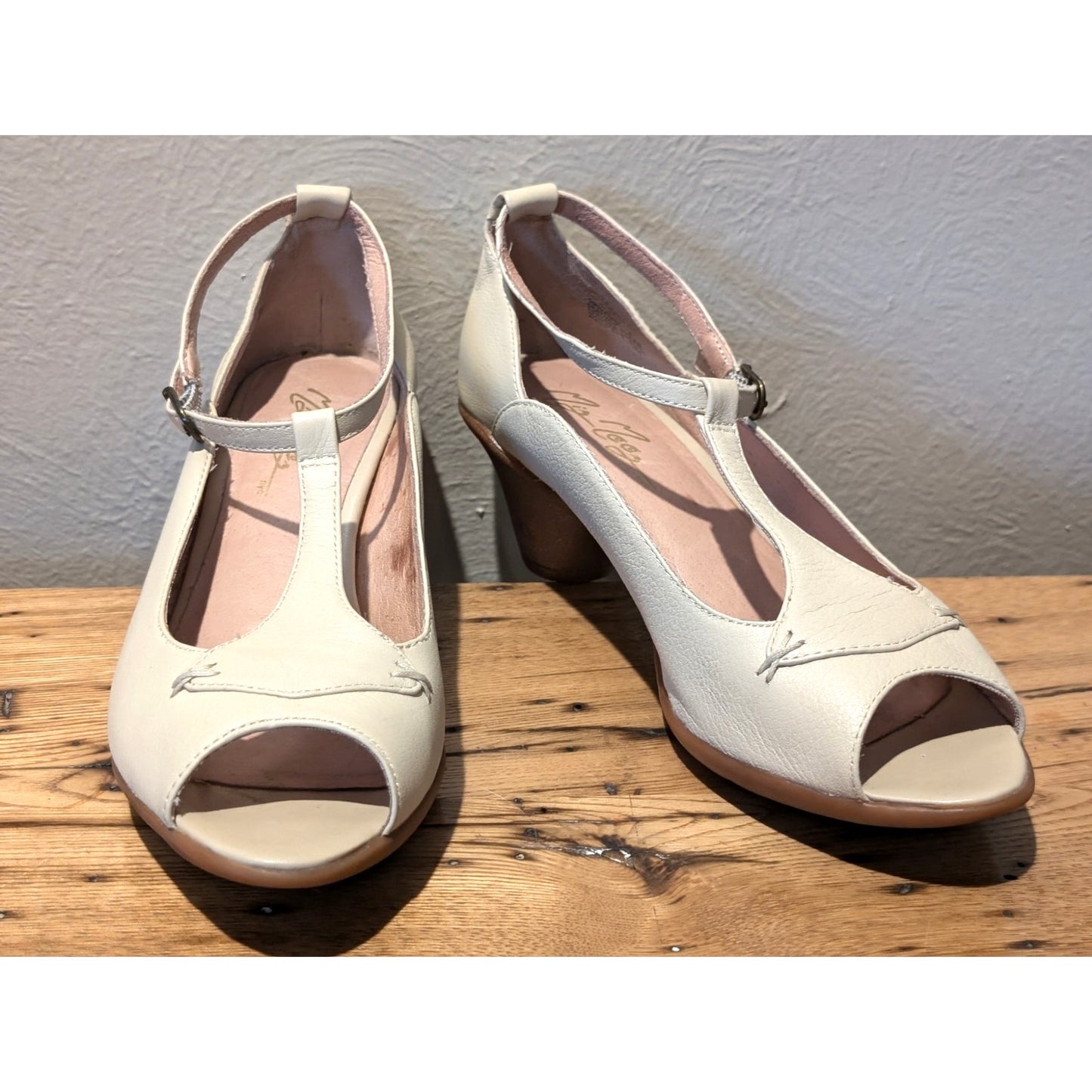 Miz Mooz Giovanna Cream Pebbled Peep Toe Leather Dress Pump Shoe Womens Sz 8