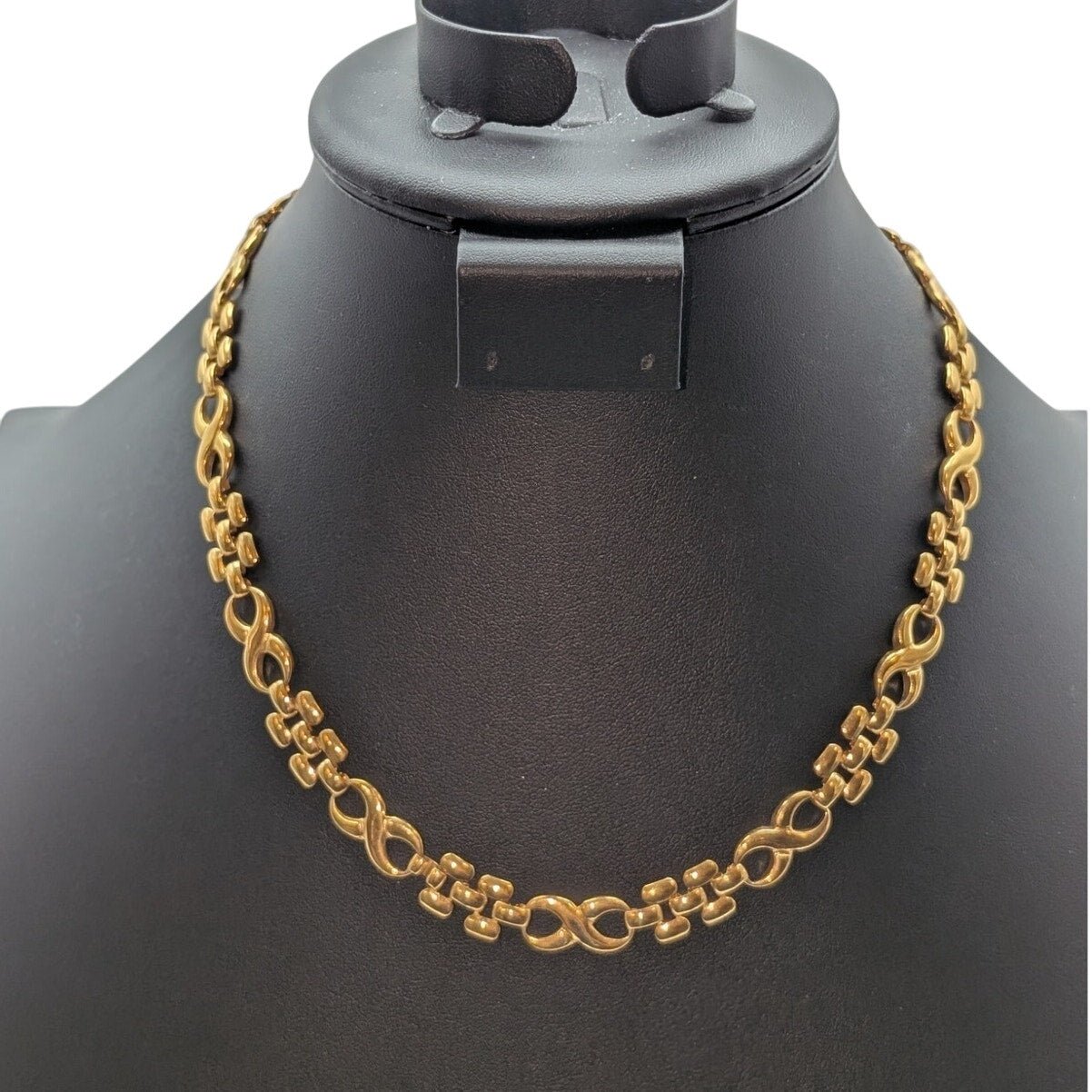 VTG Gold Tone Combined Figure Eight Panther Link Chain Fold Over Clasp Necklace
