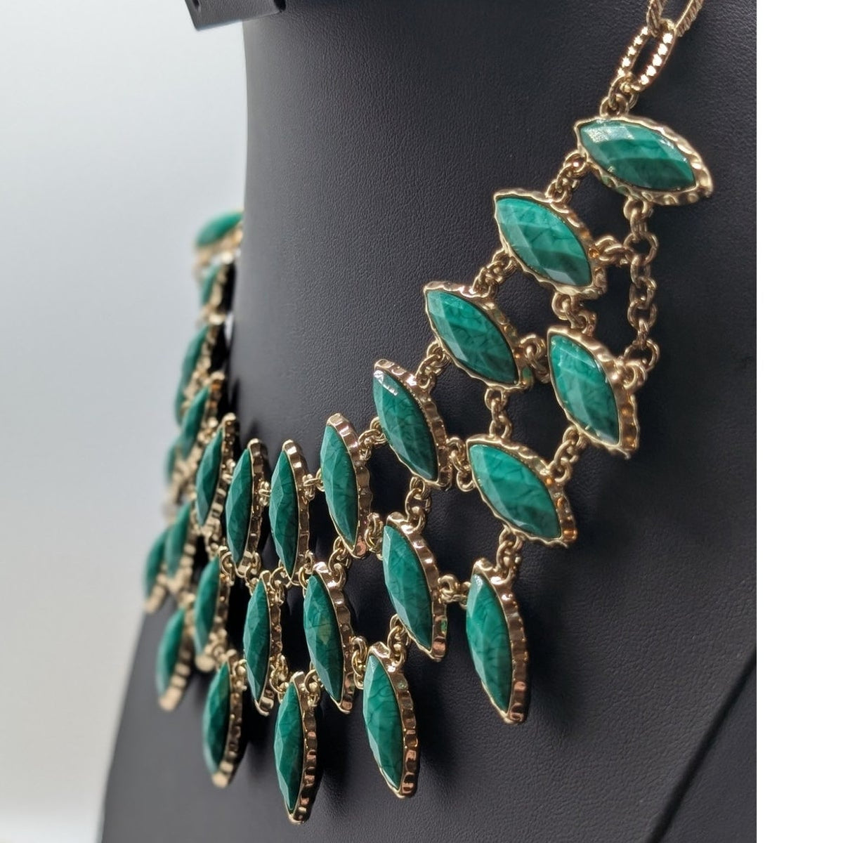 Signed Amrita Singh Marquis Green Navy Gold Tone Cleopatra Reversible Necklace