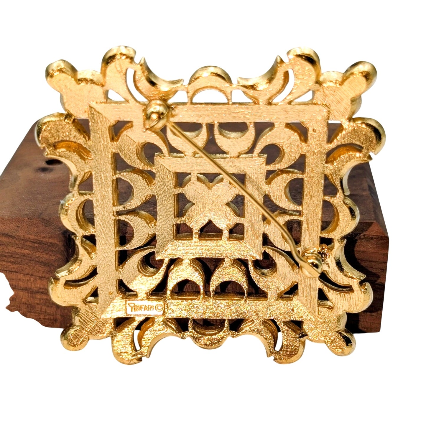 Vintage Crown Trifari Large Gold Tone Brooch