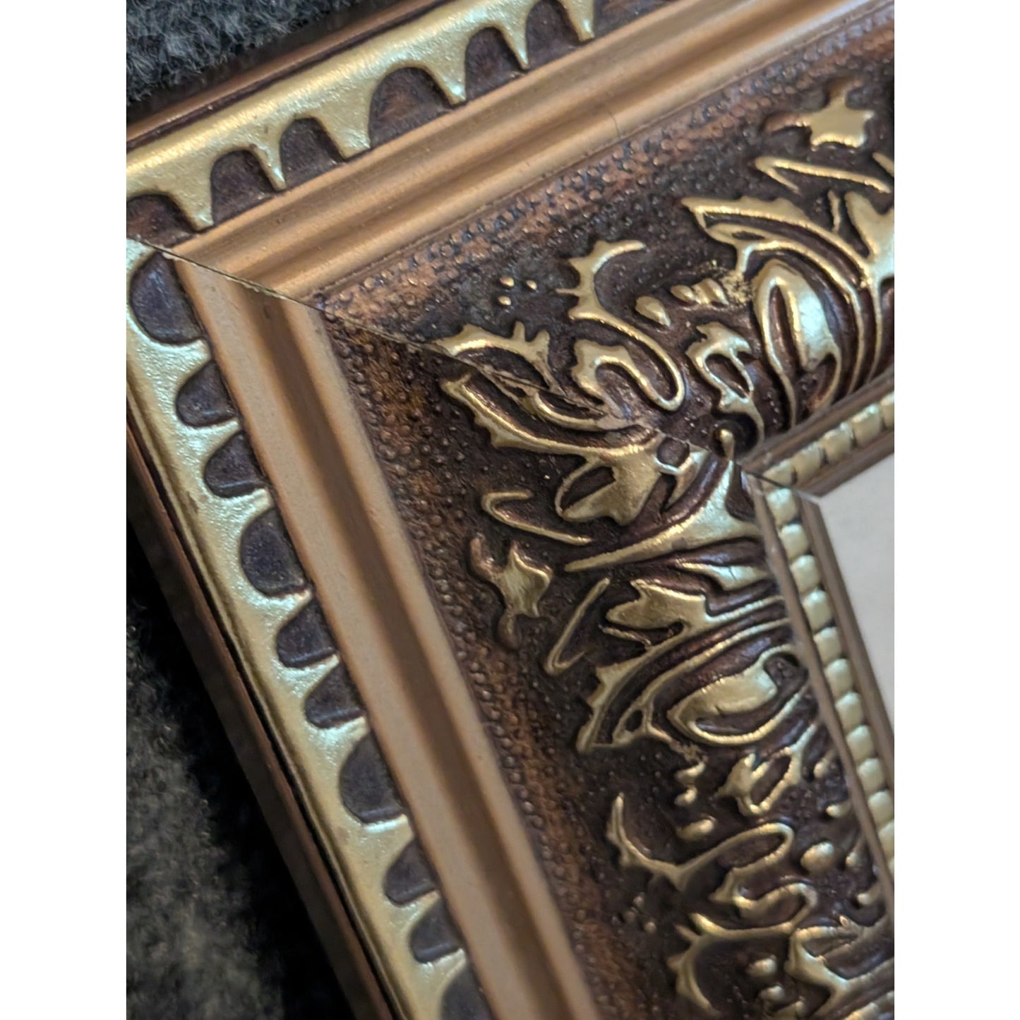 Vintage Ornate Gilt 3D Wood Easel/Wall Hanging Back 4 X 6 Photo Frame