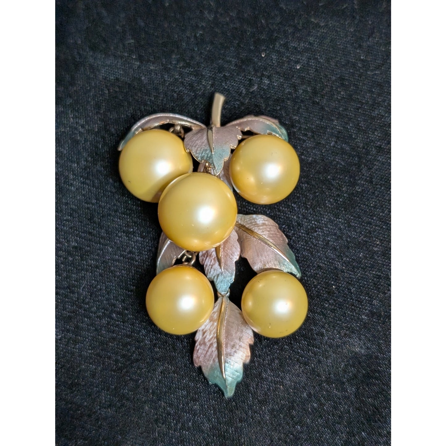 Vintage Rare LISA SCHALLERT Golden Faux Pearl Nouveau Articulated Grapes Brooch
