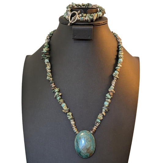 Green Stone Pendant Chip Stone Crystal Necklace & Matching 2 Strand Bracelet Set