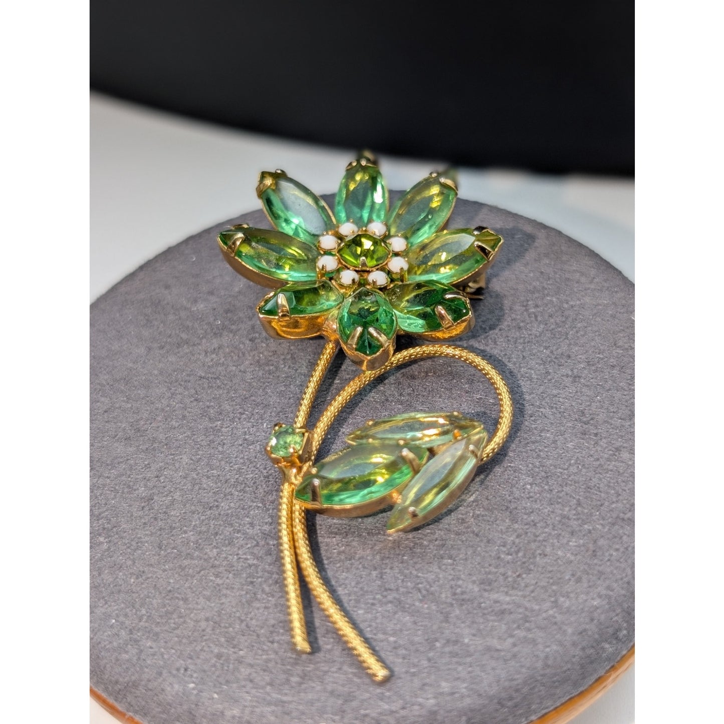 Vintage Unmarked Juliana Navette Apple Green Long Stem Flowers Gold Tone Brooch