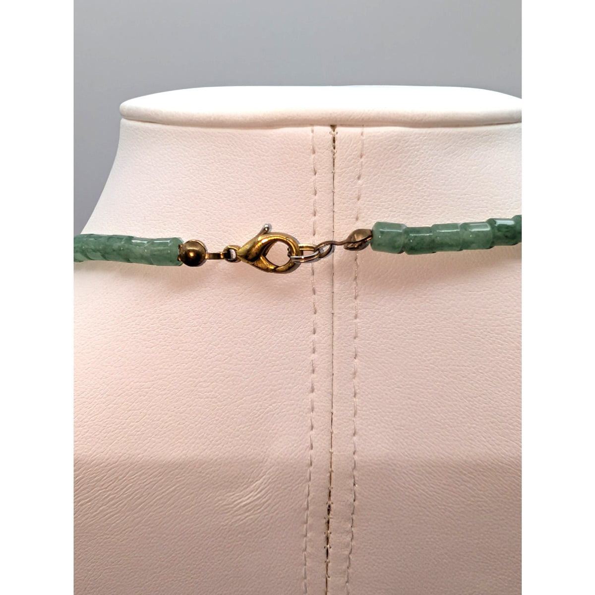 Green & White Stone Bead Graduated Green Stone Fan Bead 18" Necklace
