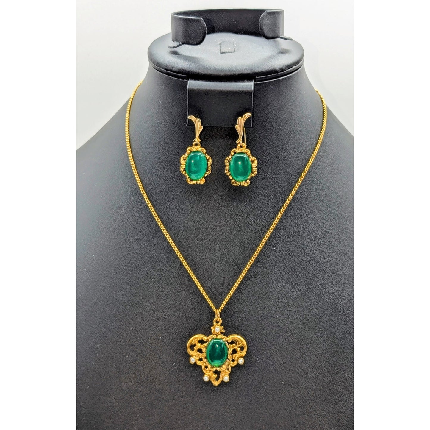 Vtg Signed Made in England Green Glass Faux Pearl Gold Tone Necklace Earring Set