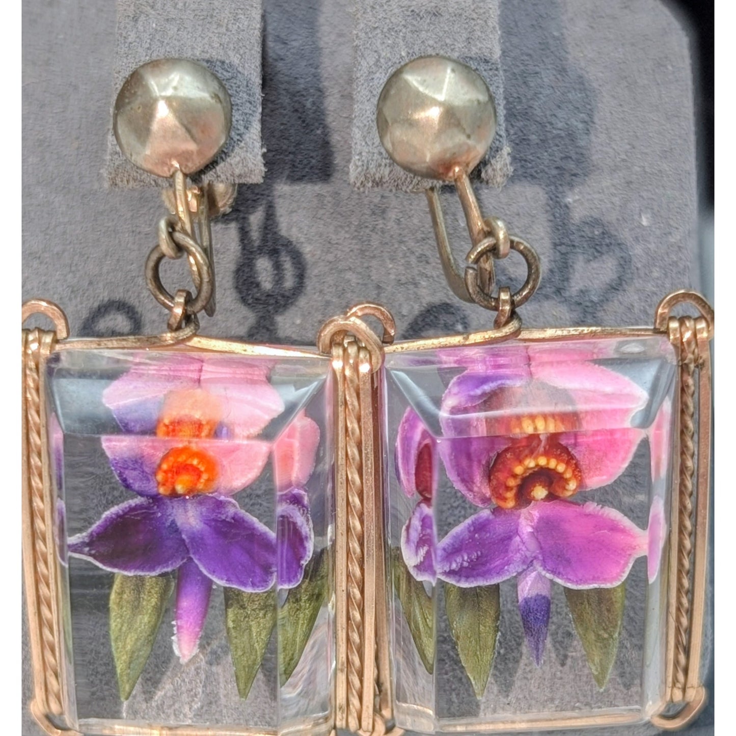 Vintage Reverse Carved Lucite Orchid Link Bracelet & Screw On Earring Set