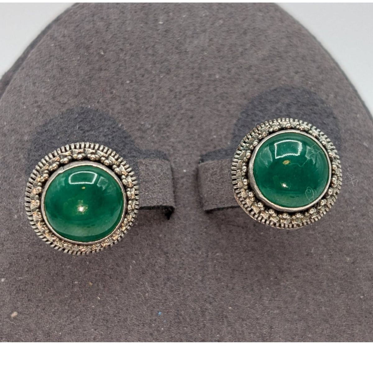 Vintage Suarti Balinese Stamped BA 925 Sterling Silver Green Stone Stud Earrings