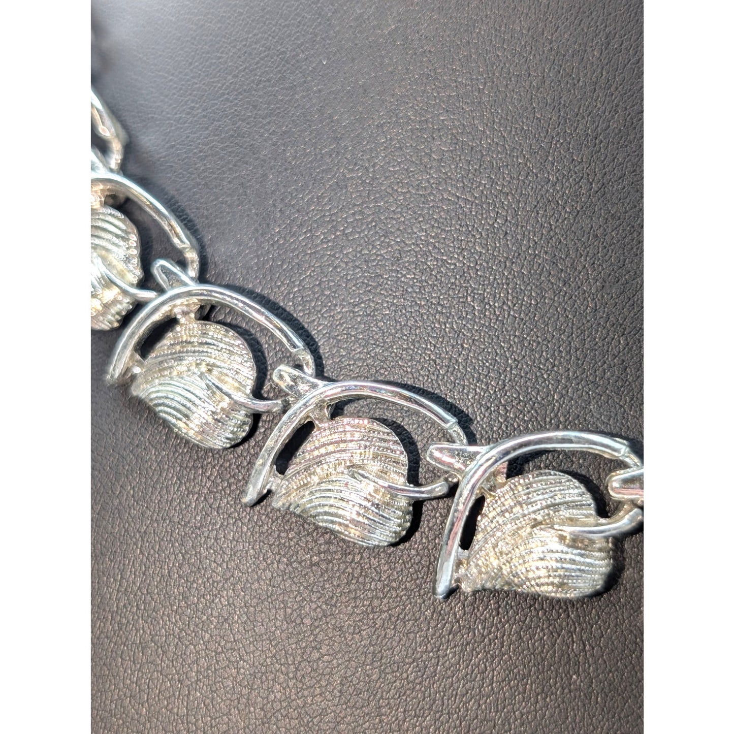Vintage Silver Tone Leaf Design Hook Clasp 18" Necklace