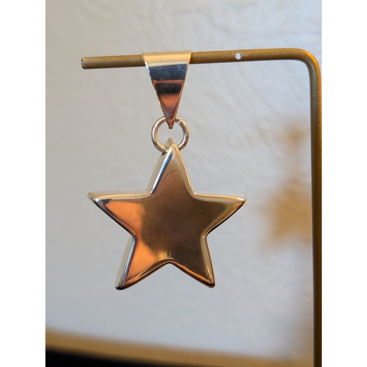 Large Unmarked Silver Tone Puff High Polished Star Pendant W/ Large Bale