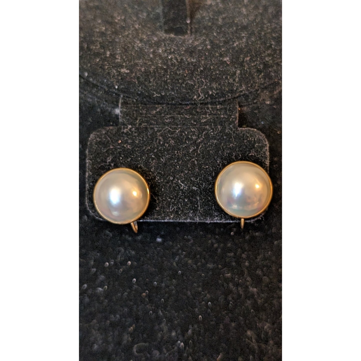 Elegant Timeless 18k Yellow Gold 15mm Mabe Pearl Screw Back Vintage Earrings