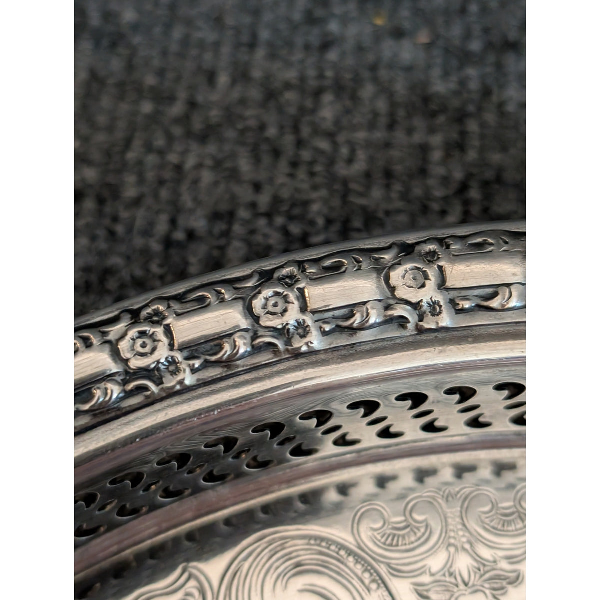 Vintage Camelot 6171 International Round Silver Plate Rimmed Serving Tray