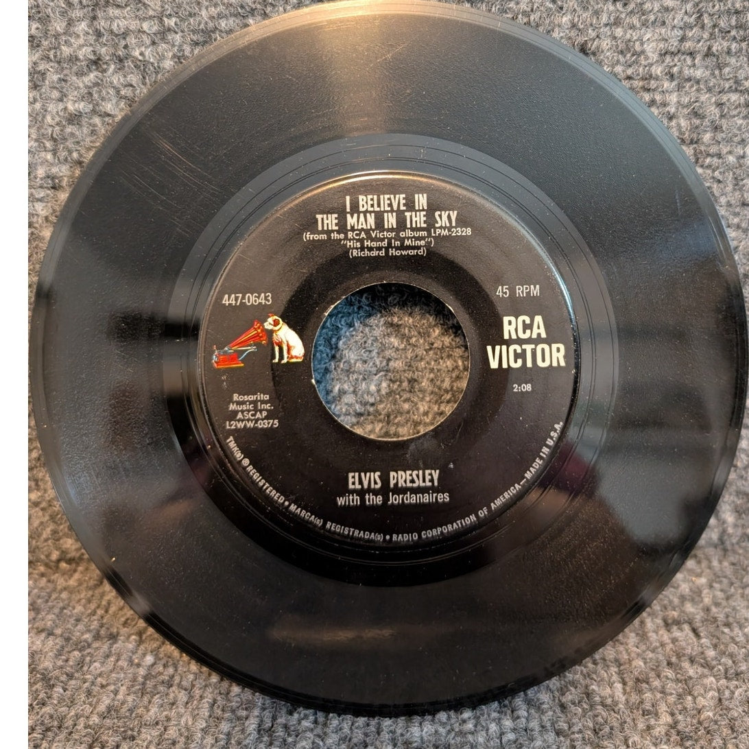 Vtg Elvis Presley Crying in the Chapel/I Believe in the Man in the Sky RCA 45