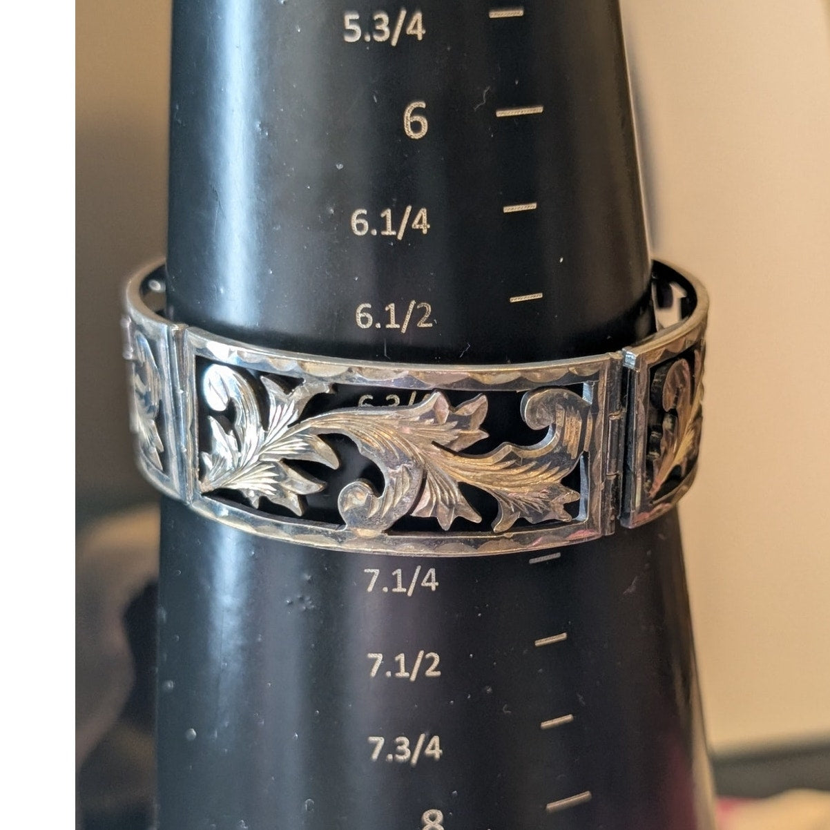 VTG Marked Hecho en Mexico Art Plat 925 Sterling  Cut Out Leaf Hinged Bracelet