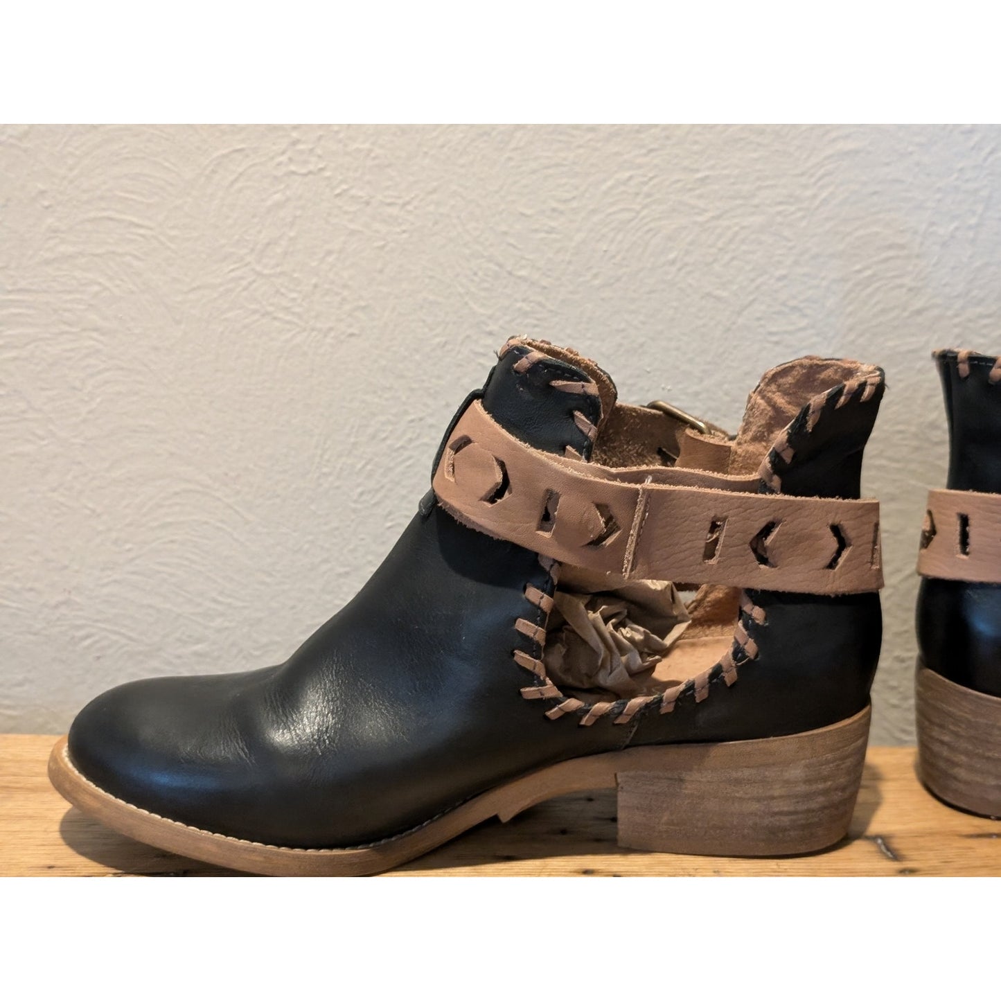 Musse & Cloud Black Brown Leather Aina Strapped Side Buckled Boots US Size 7