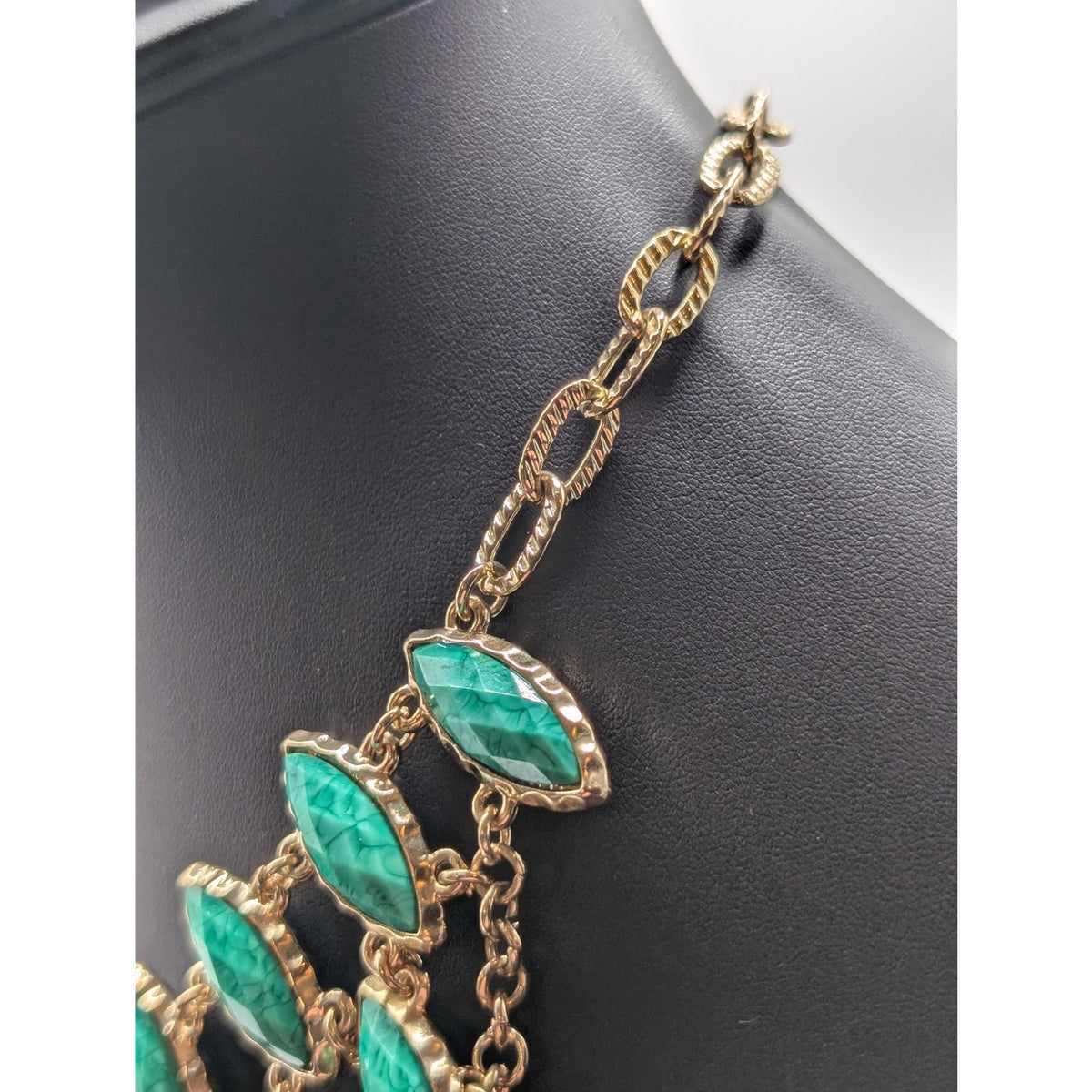Signed Amrita Singh Marquis Green Navy Gold Tone Cleopatra Reversible Necklace