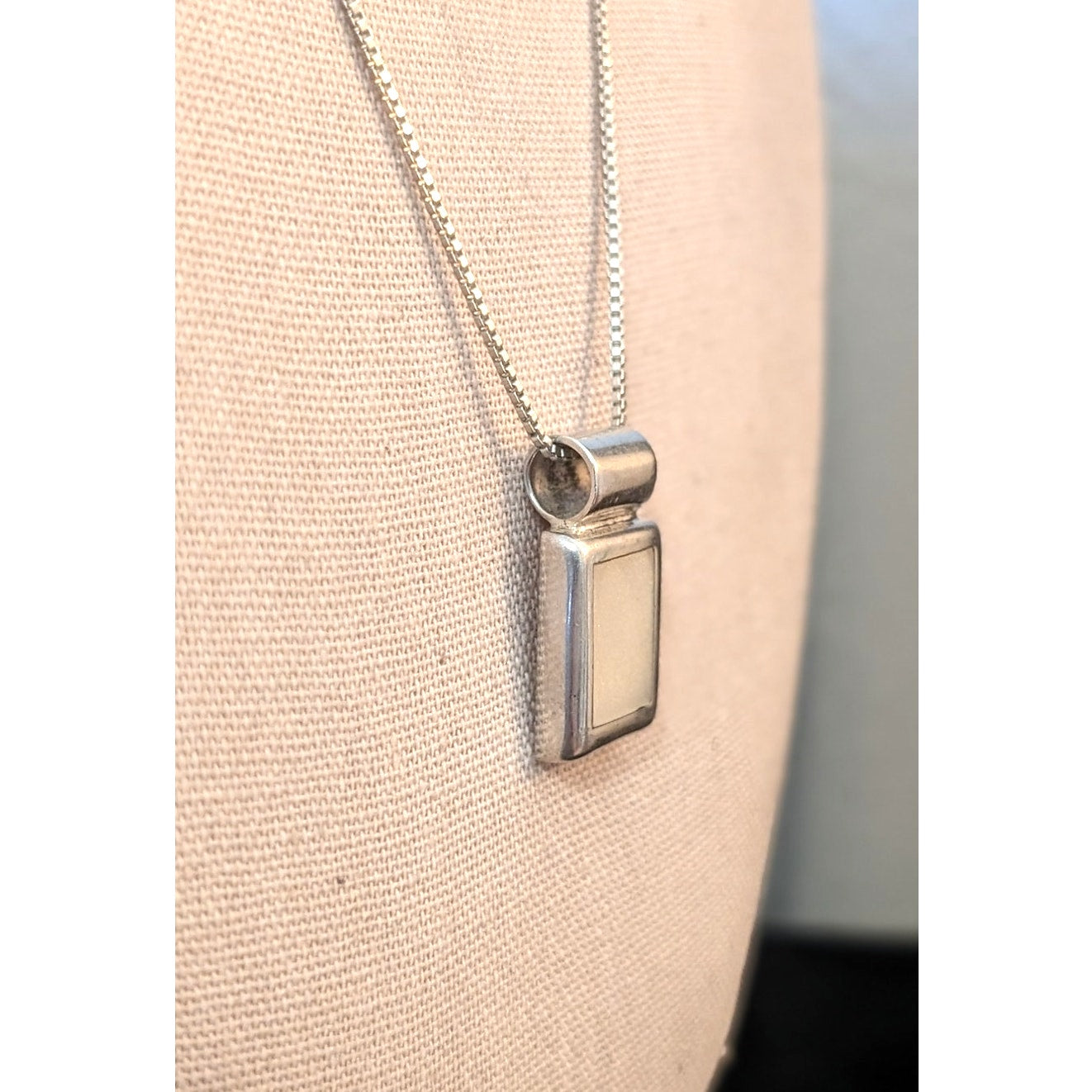 Vtg. Mexico ATI 925 White Stone Inlay Rectangular Pendant on 925 20" Box Chain