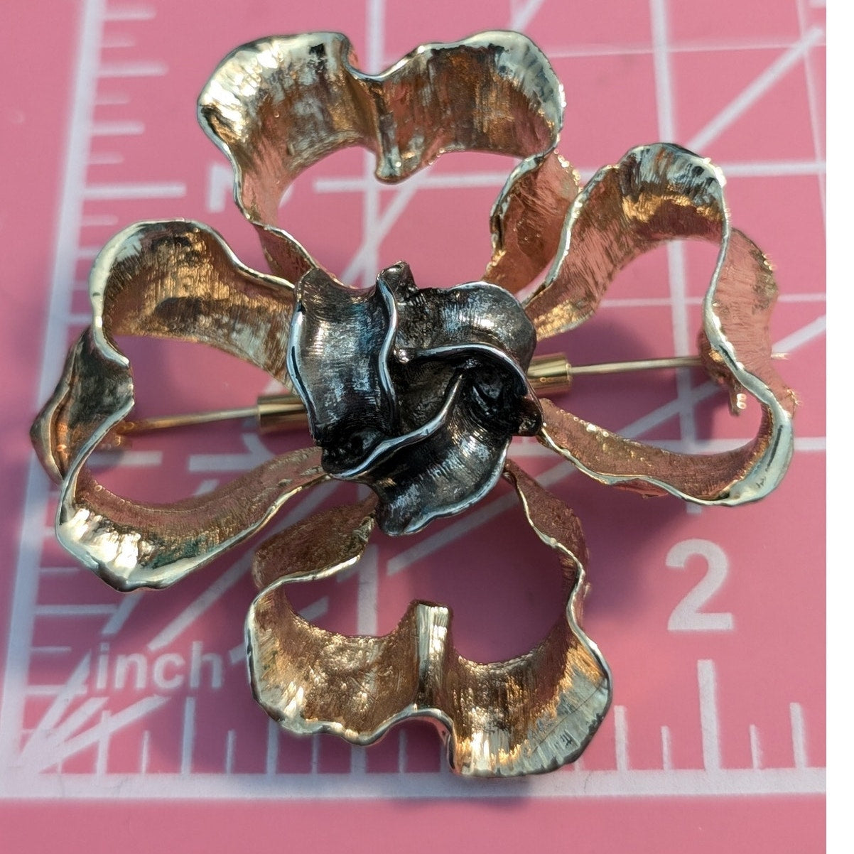 Designer Signed Oscar de la Renta Vintage Two Toned Ribbon Flower Brooch