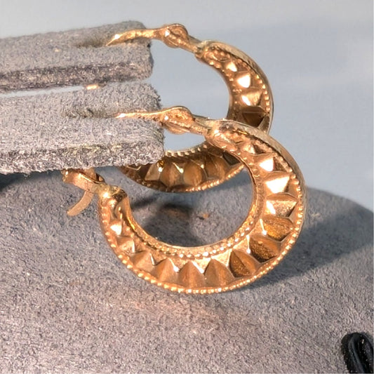 10K Gold Textured Sunburst Design 5/8" Hoop Earrings 0.57g
