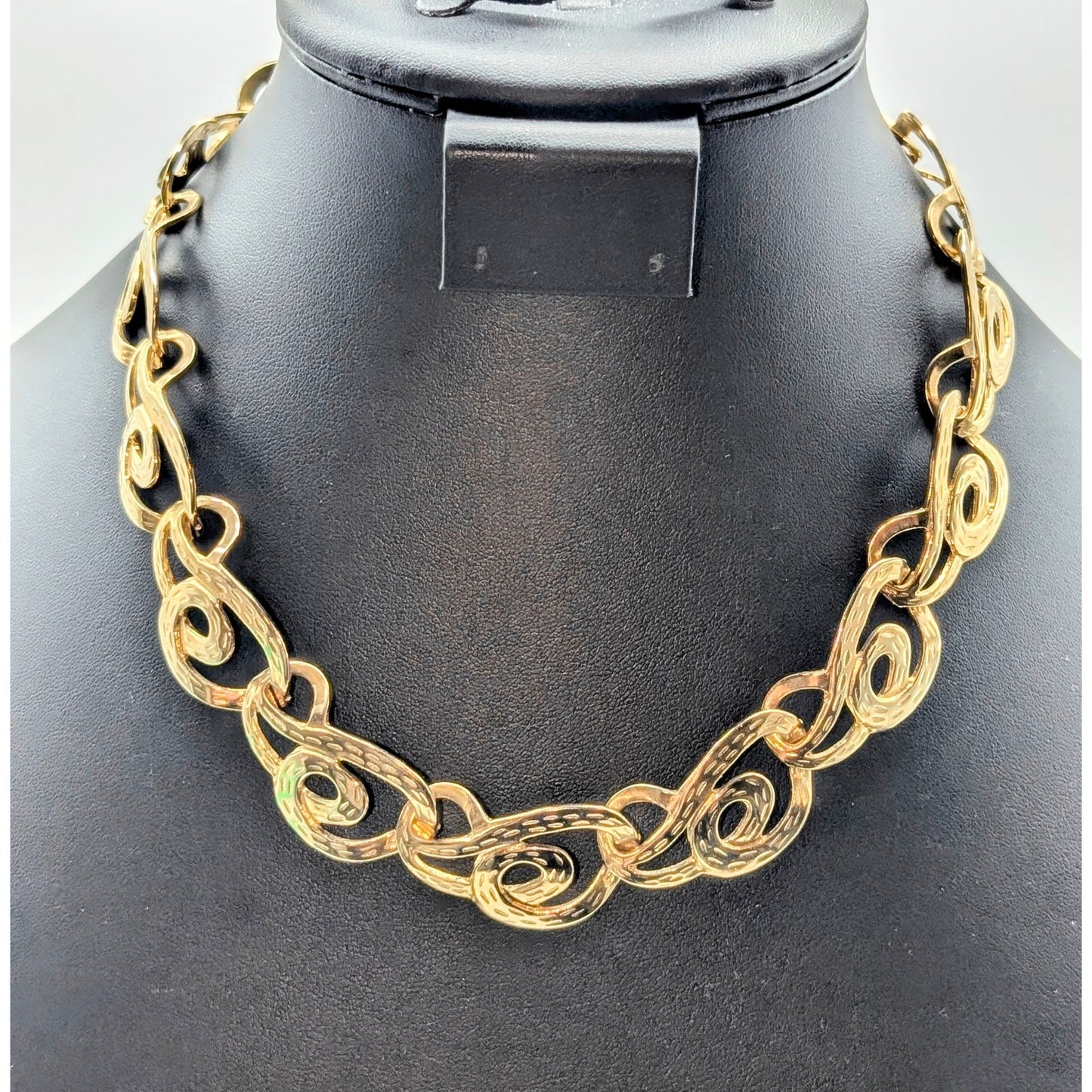 VTG Gold Tone Striated Dash Design Swirl Chain Link 17.5" Fold Over ClaspChoker
