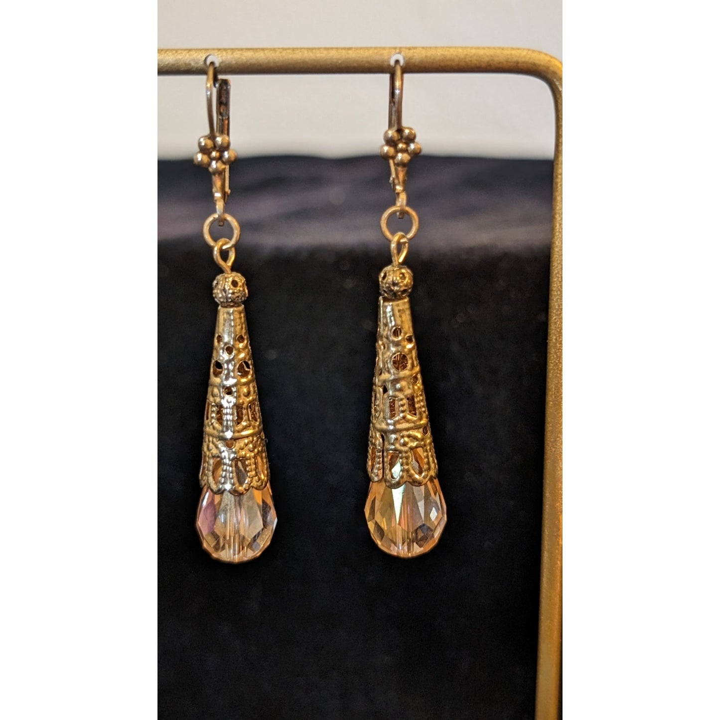 Vtg Peach/Pink Crystal Gold Tone Filigree Teardrop Dangle Lever Back Earrings