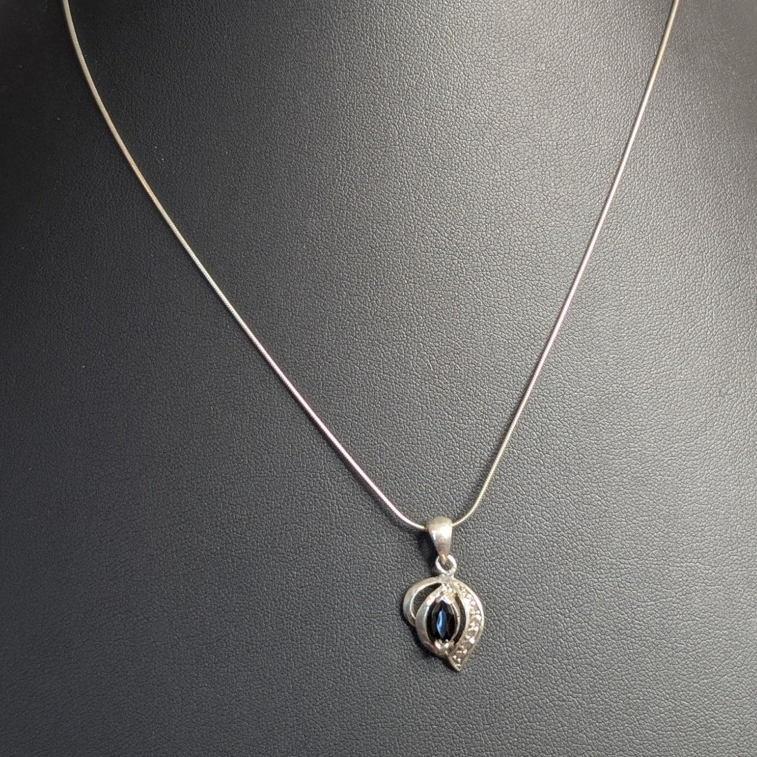 VTG 925 Sterling Silver Faceted Black/Navy Marquis Cut Crystal Pendant Necklace