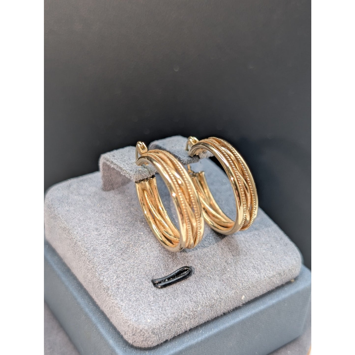 14K Yellow Gold Textured & Polished Hoop Earrings Approx. 4.66g