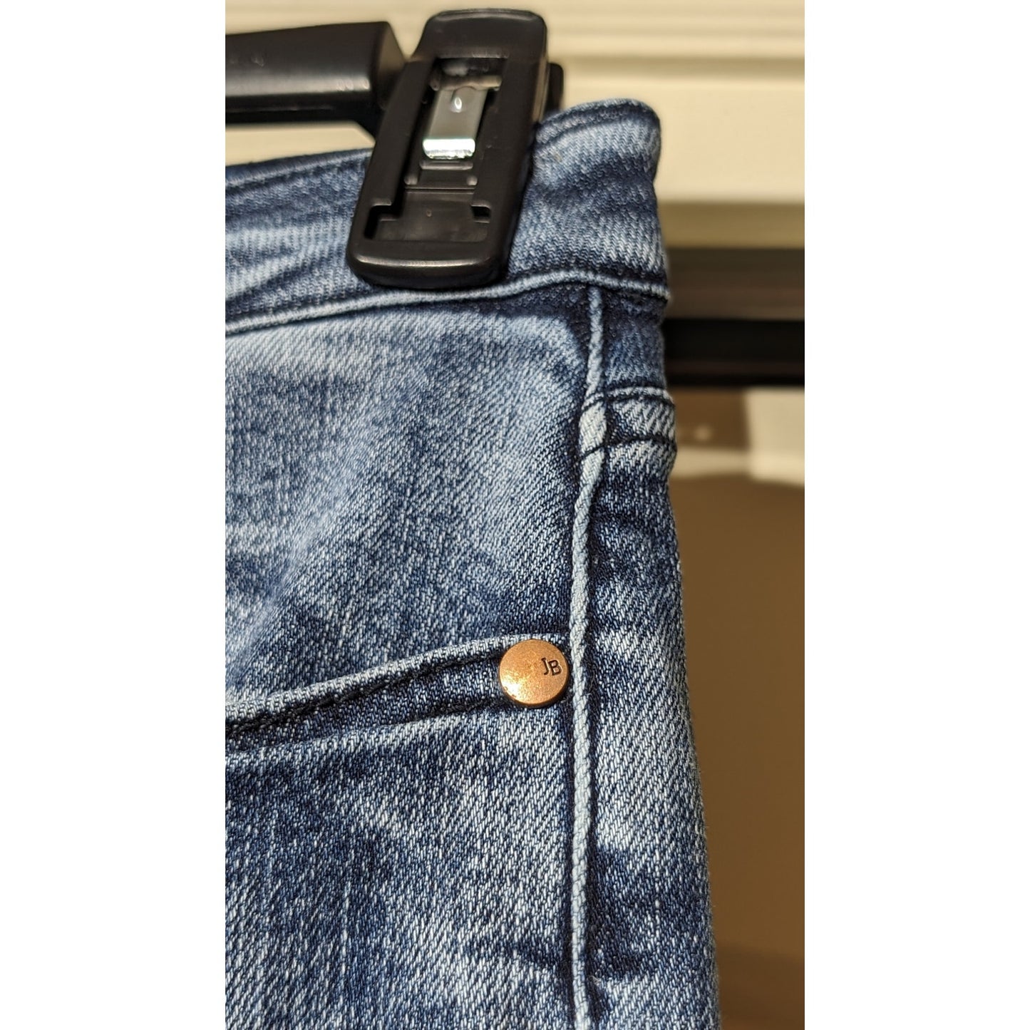 Judy Blue Los Angeles Relaxed Fit Shredded Back Pocket Raw Hem Jean Sz 7/28