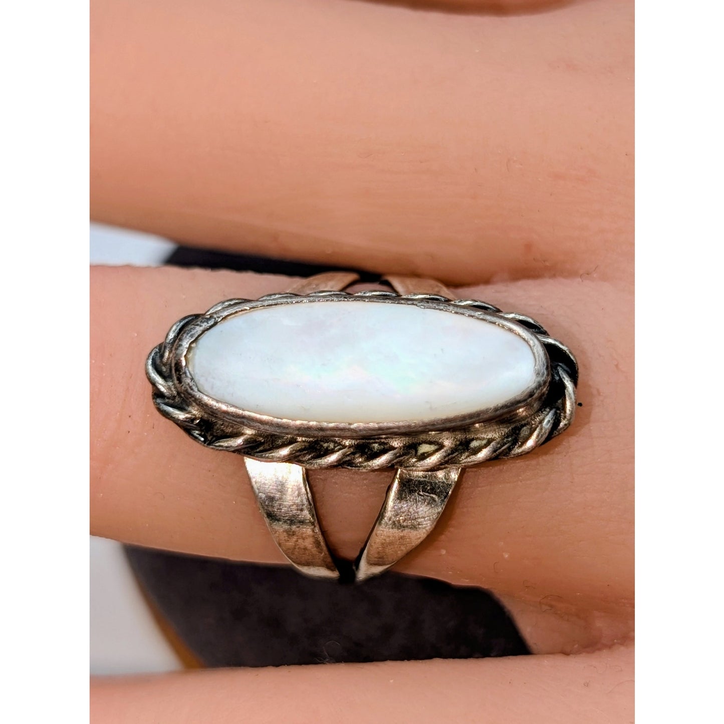 Vtg Southwestern Oblong Mother of Pearl Split Shank 925 Sterling Ring Size 5.75