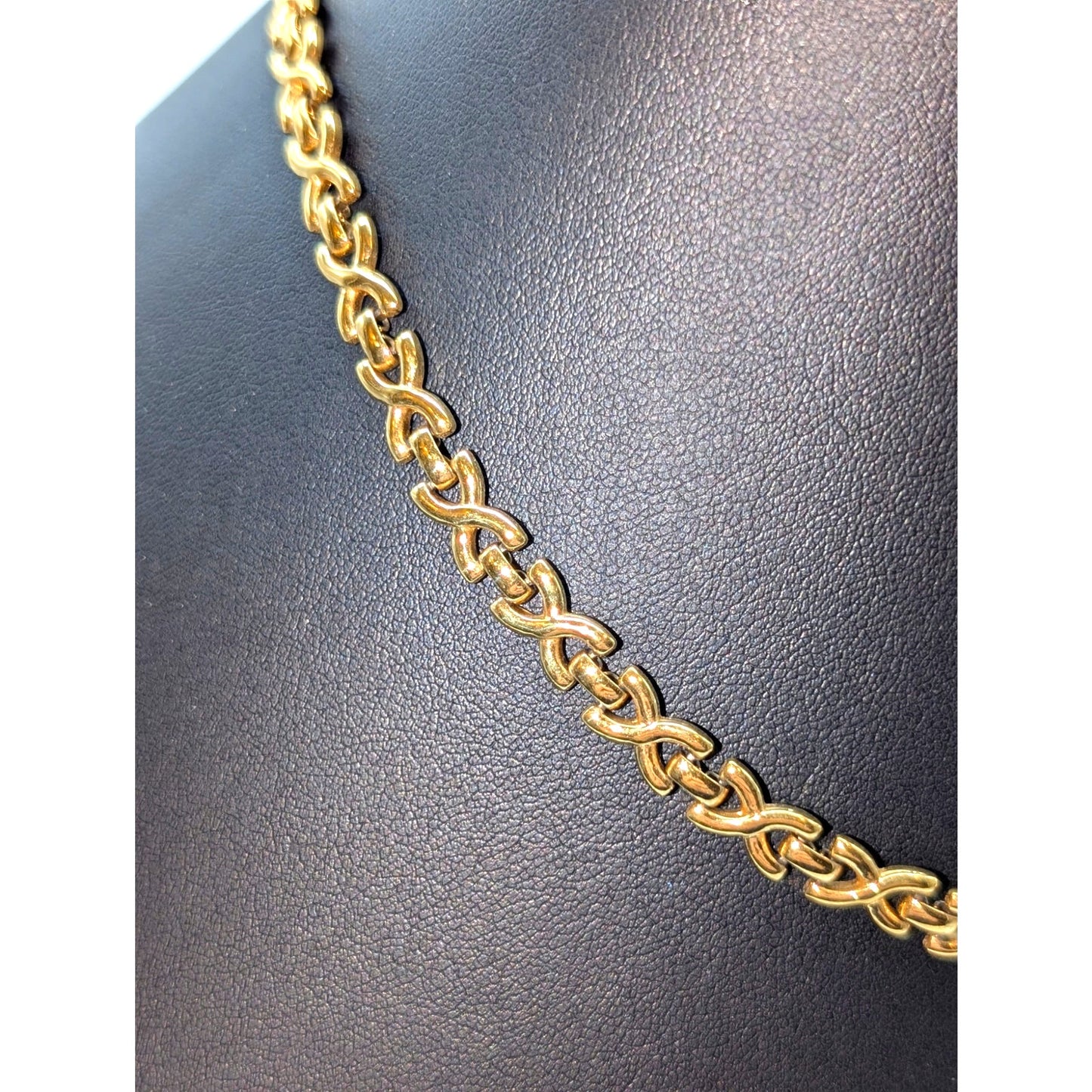 Vintage Gold Tone X Link 16.25" 6mm Wide Fold Over Clasp Necklace