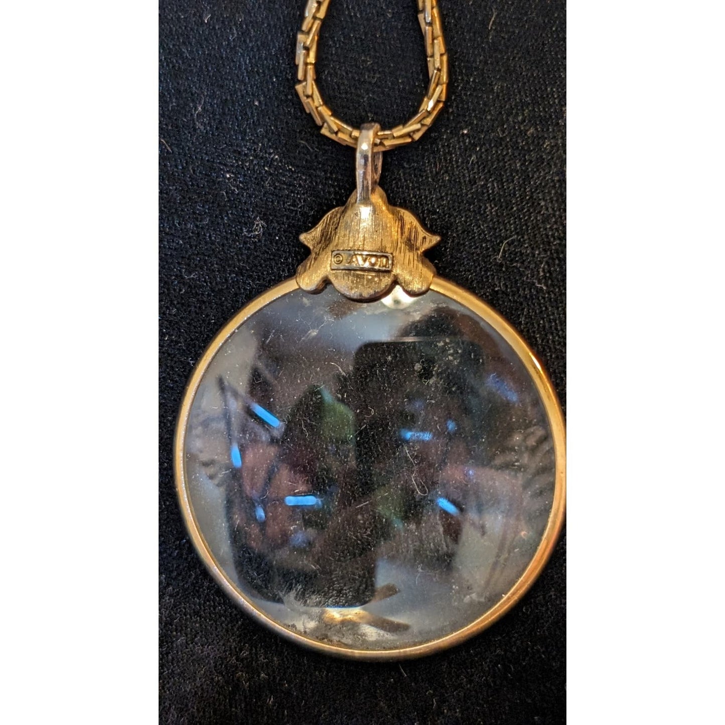 Vintage 1976 Signed Avon Magnifying Glass Pendant Necklace on 30" Monet Chain