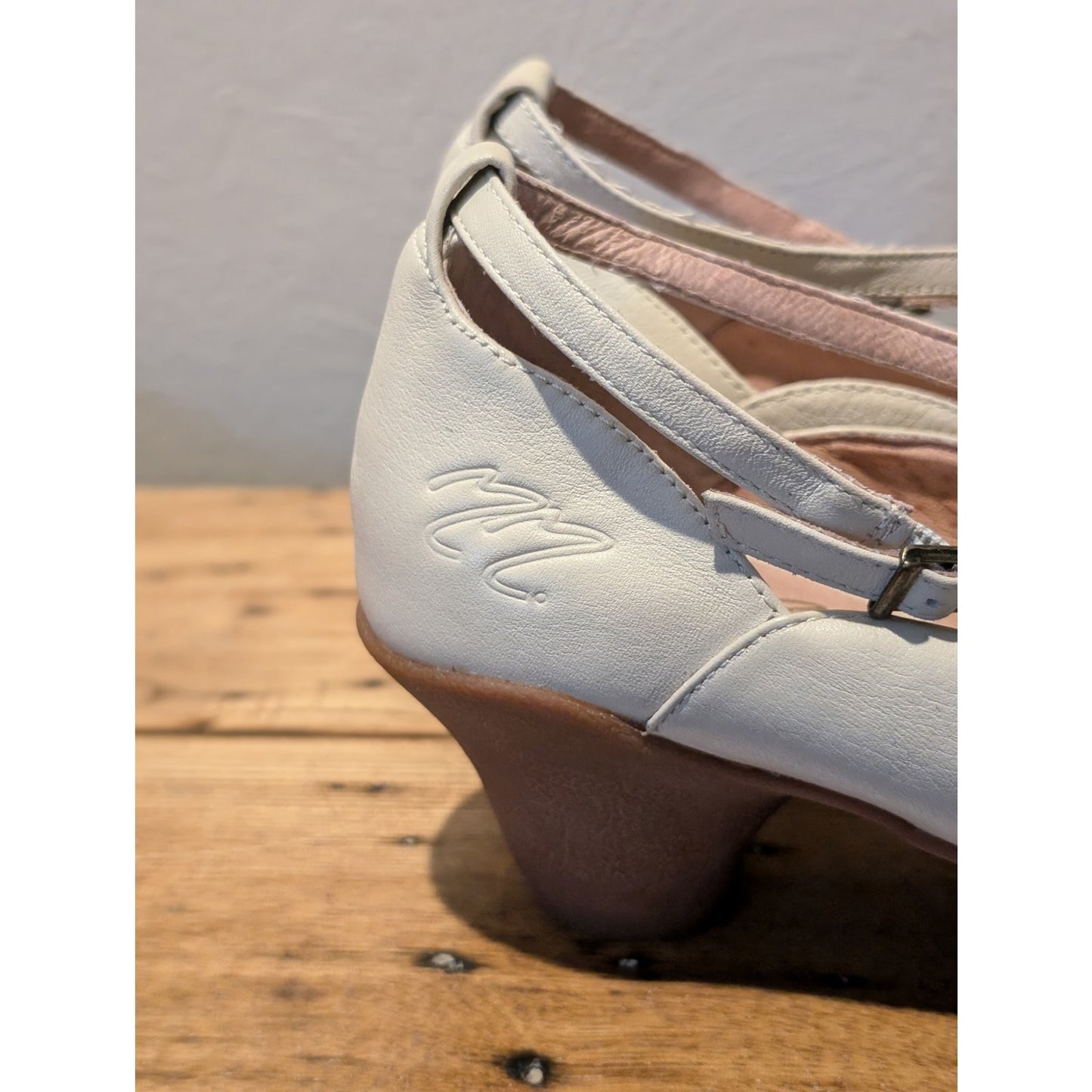 Miz Mooz Giovanna Cream Pebbled Peep Toe Leather Dress Pump Shoe Womens Sz 8