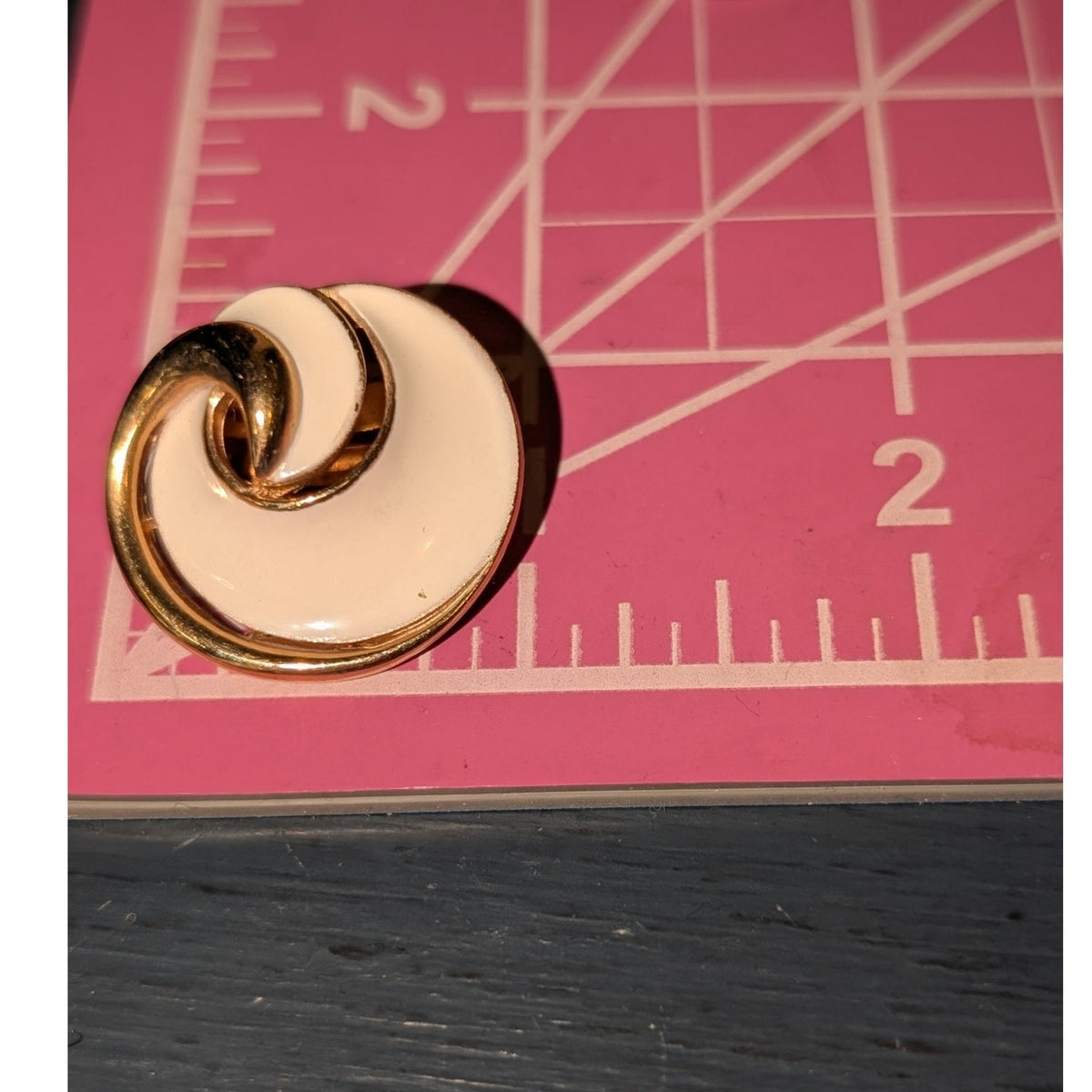 Vintage Signed Crown Trifari Gold Tone White Enamel Swirl Clip On Earrings