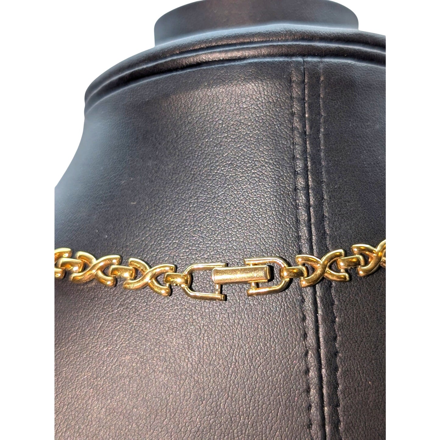 Vintage Gold Tone X Link 16.25" 6mm Wide Fold Over Clasp Necklace