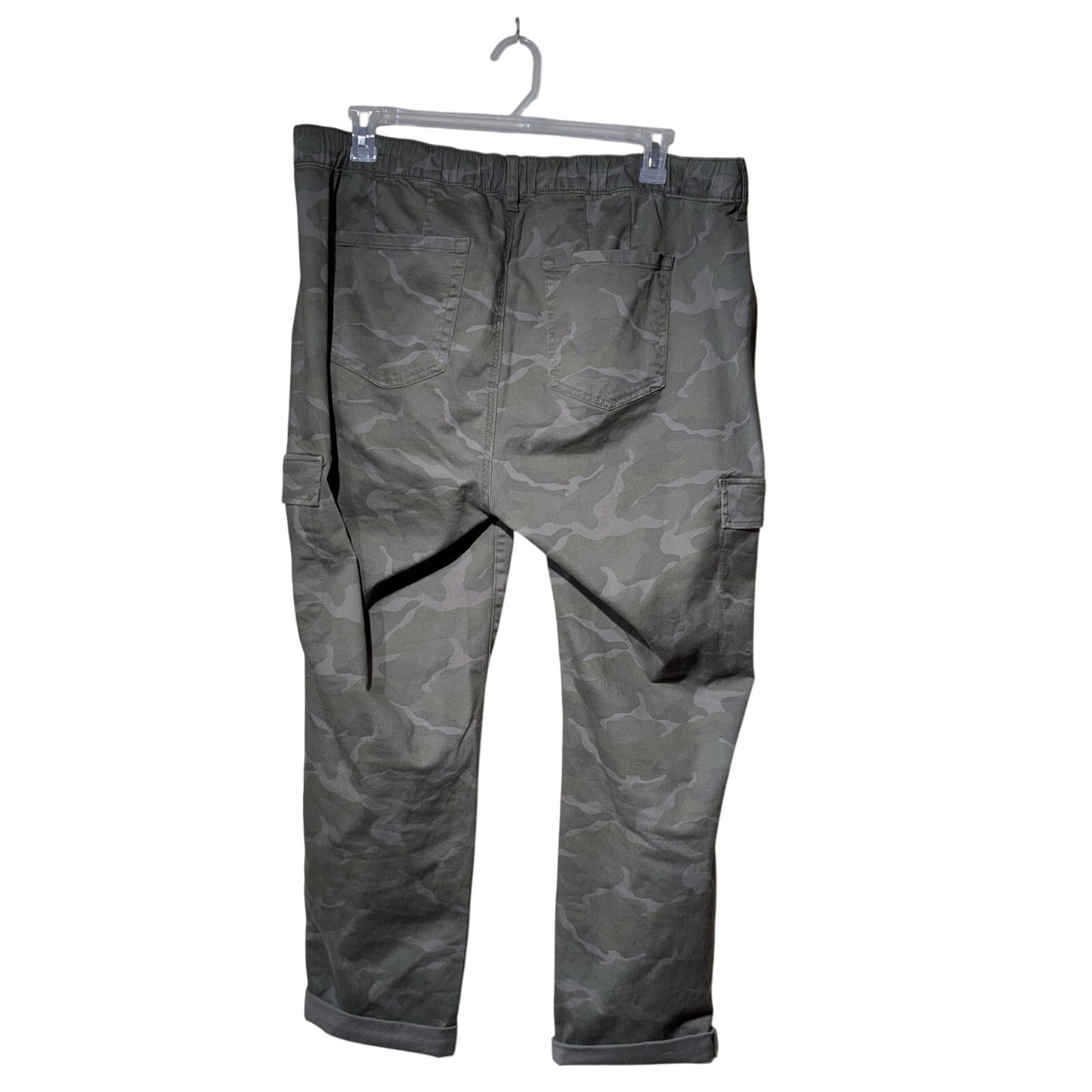 Torrid NWOT Weekend Straight Cargo Camo Cadet Green Stretch Twill Pant 2R (2X)