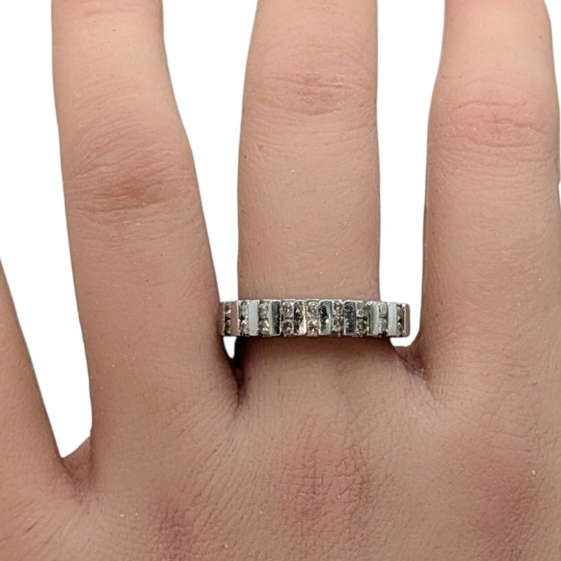 Vintage JCR 8.06g Platinum Two Row 18 Diamond Band Ring Size 7.5