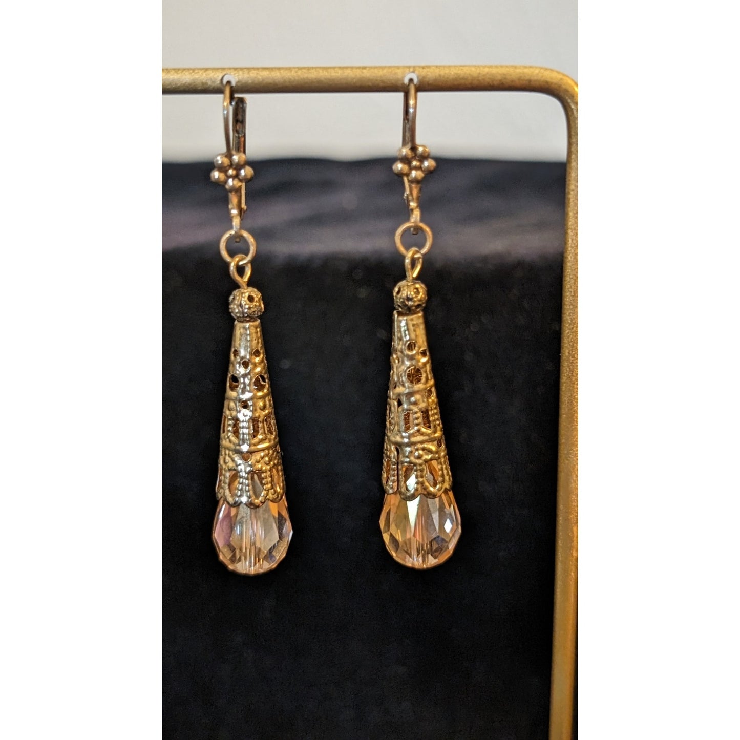 Vtg Peach/Pink Crystal Gold Tone Filigree Teardrop Dangle Lever Back Earrings