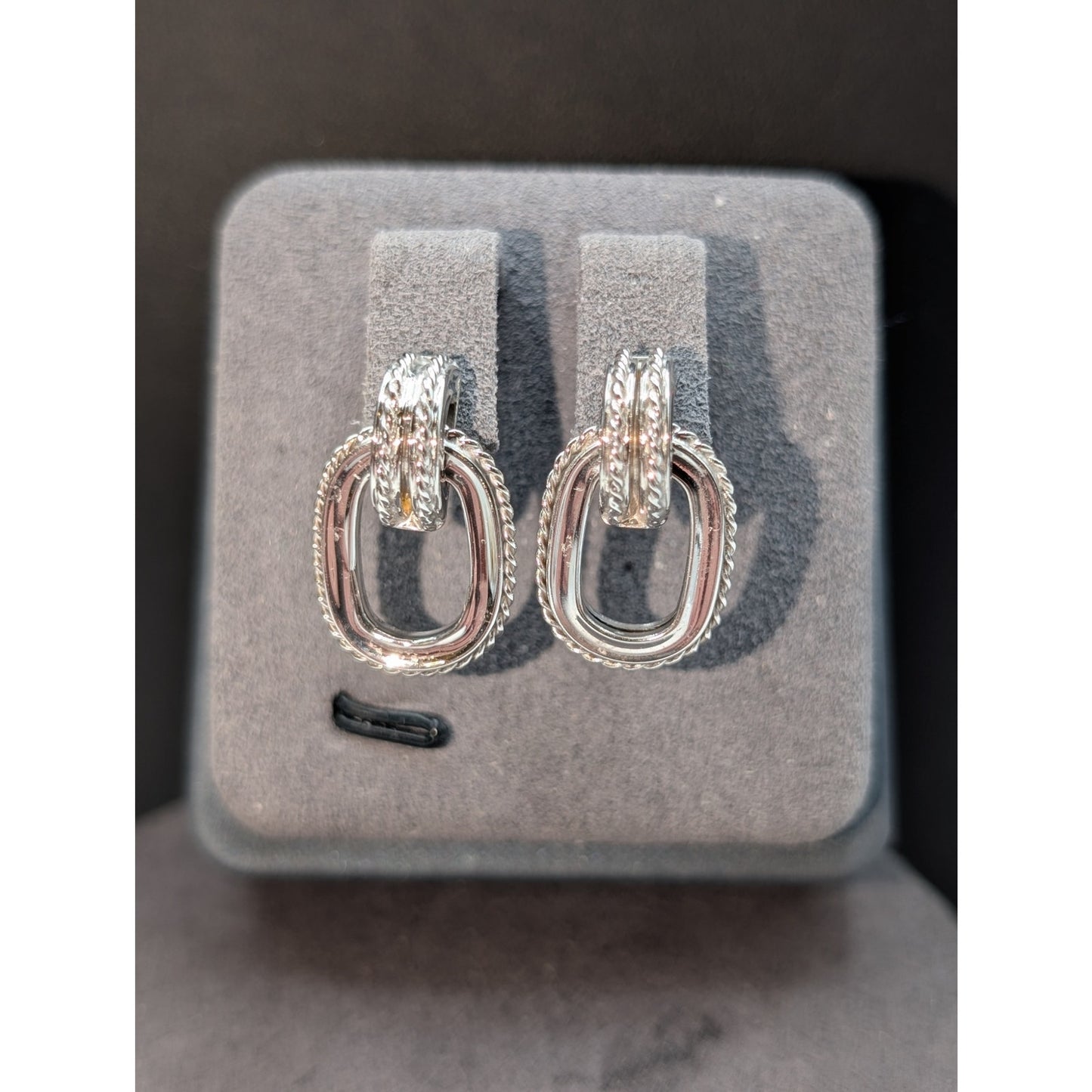 18K White Gold Textured Polished Oval Door Knocker Pierced Earrings Approx 4.70g