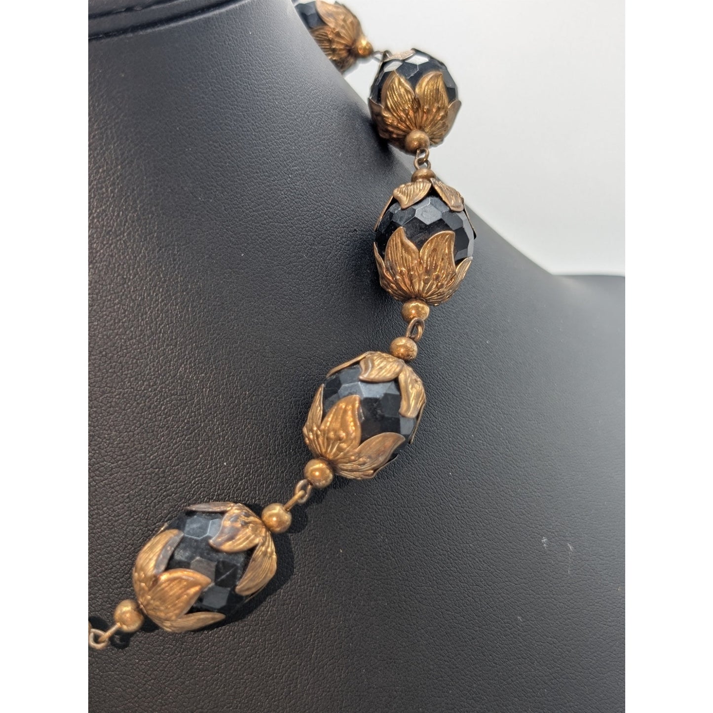 1940s Vtg Gold Tone Leaf Cradling Black Faceted Bead Hook Clasp Choker Necklace