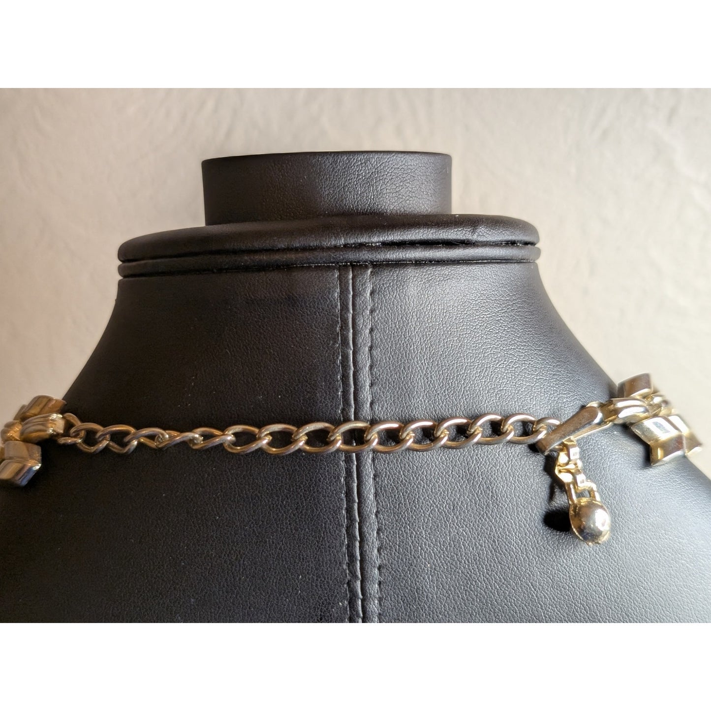 Vintage Unsigned Heavy Chunky Soft Gold Acanthus Link Choker 13"-17" Necklace
