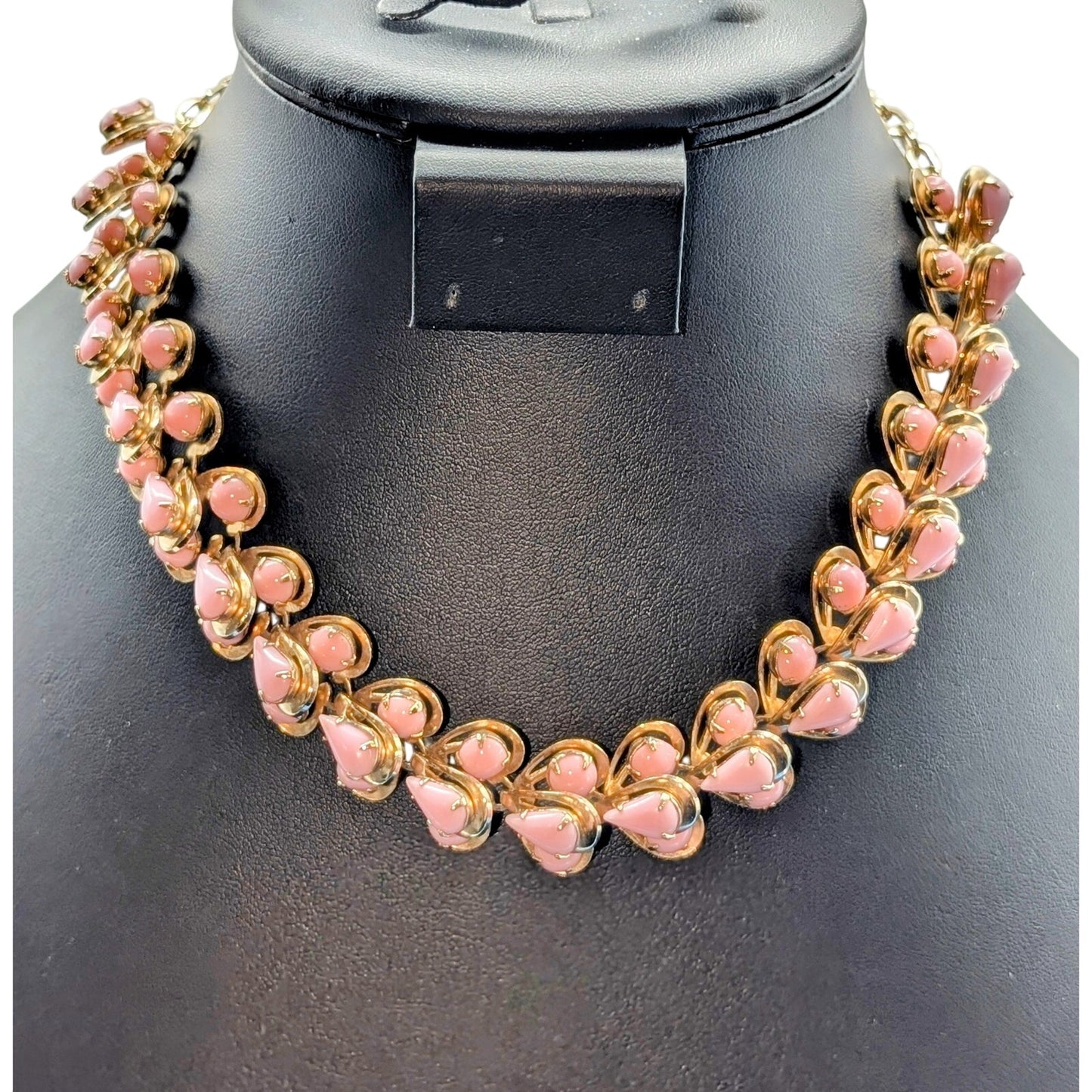VTG Unsigned Pink 3D Layered Teardrop Gold Tone 13.5-16.5" Hook Clasp Necklace
