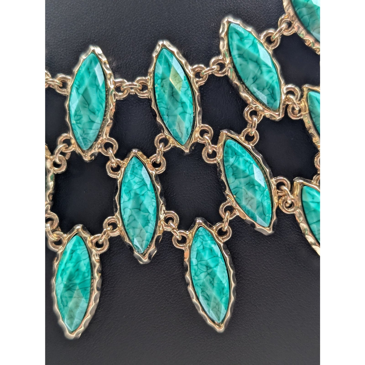 Signed Amrita Singh Marquis Green Navy Gold Tone Cleopatra Reversible Necklace