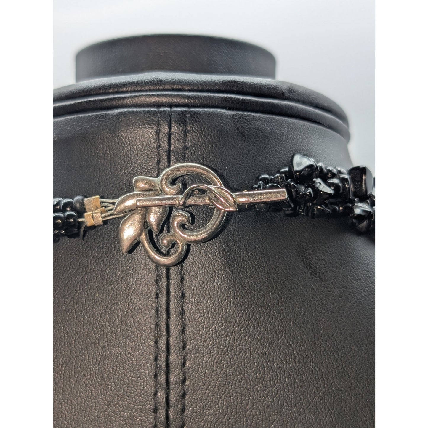 Vtg Three Strand Shell Teardrop Dangle Black Onyx Chip Glass Bead 20" Necklace